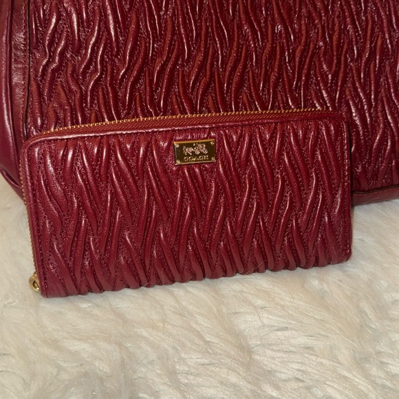 COACH BAG SET USE ONCE LIKE NEW - Picture 2 of 15